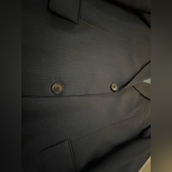 Hugo Boss men’s suit . Navy blue color with pin stripe. Jacket and pant - Picture 3 of 10
